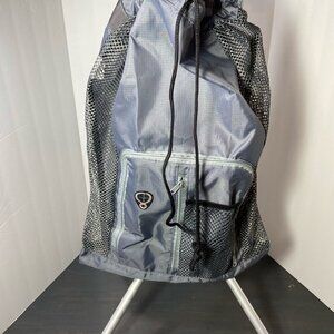 BeeGreen Lightweight Drawstring Backpack – Gray Mesh Sides – Excellent Condition